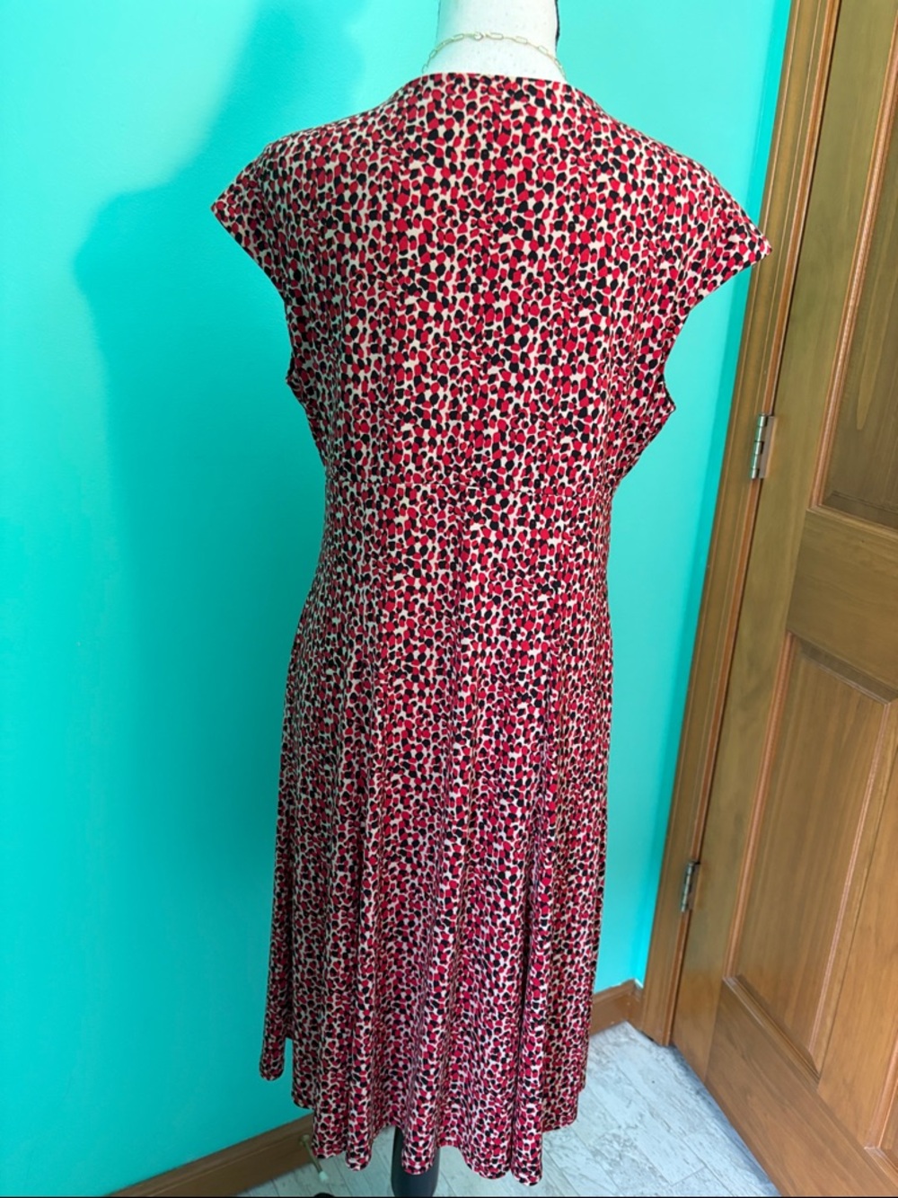 Evan Picone Black Label in a Red, Black & Tan Printed V-Neck Midi Dress - Picture 6 of 10